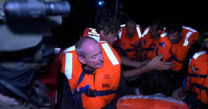 Izraeli nuk ndalet, bllokon anijen humanitare për në Gaza! Ndalohen Greta Thunberg dhe figura të tjera të njohura-Çkemi News
