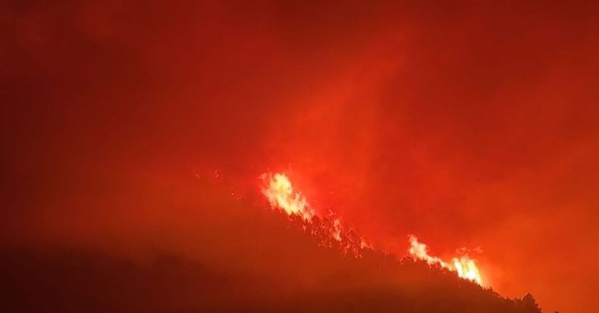 Situatë alarmante në Delvinë – Zjarret kërcënojnë impiantin e gazit, rrezik për shpërthim apokaliptik!-Çkemi News