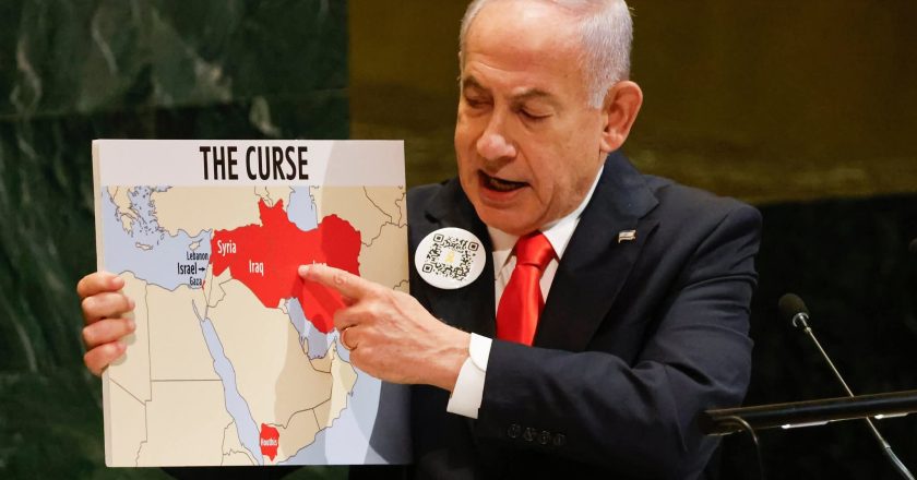 Një kod QR në xhaketë në sallën e OKB-së. Çfarë i tregoi Netanyahu botës?!-Çkemi News