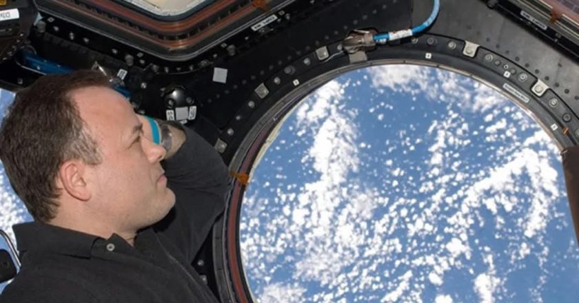 Astronauti që Kaloi 178 Ditë në Hapësirë Thotë se Toka Është Një “Gënjeshtër” – Mesazhi i Tij Tronditës për Njerëzimin!-Çkemi News TV