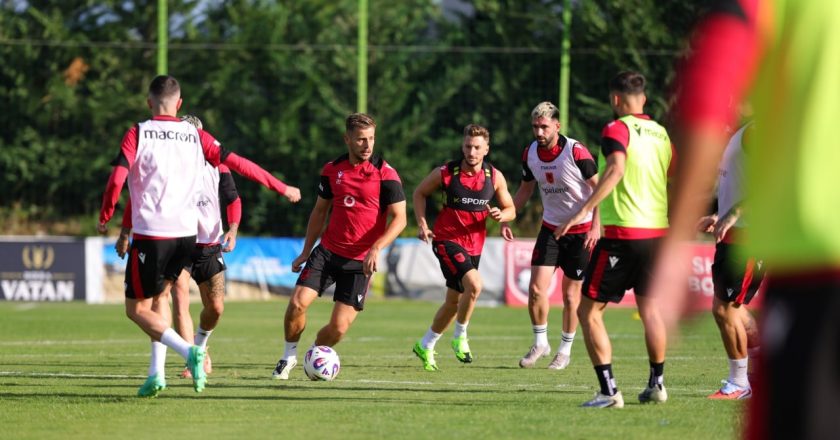 Përgatitjet për “finalen” me Serbinë, Sylvinho grumbullon ish-futbollistin e Skënderbeut dhe Ballkanit për të zëvendësuar Pajazitin-Çkemi News