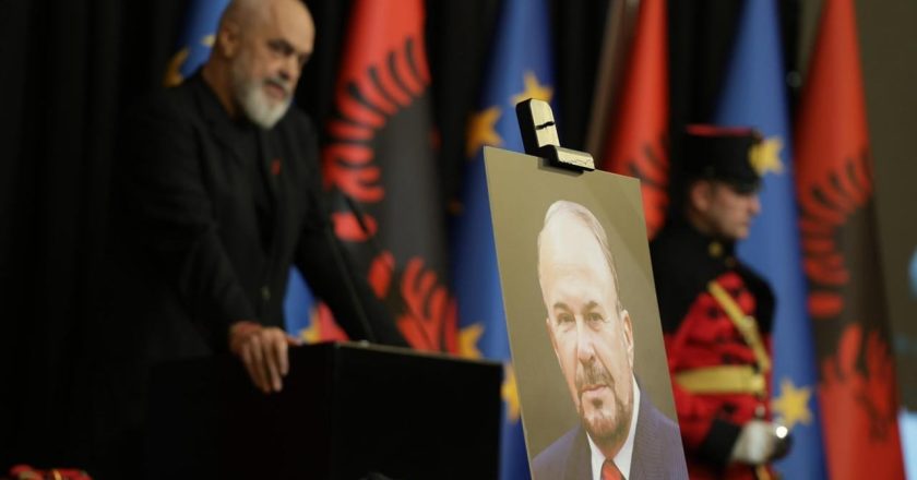 Sa të paskan dashur e admiruar mor burrë i dheut”, Rama kujton bisedat me Nanon: Ne ndamë, thyem dhe rindamë bukë. Mos vdeksh kurrë Fatos! (Fjala e plotë)