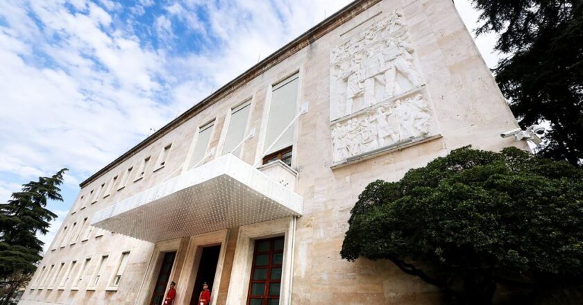 Ndryshimet në Qeveri, ikin Spiropali e Vengu/ Ambasadori Ferit Hoxha në krye të Diplomacisë, deputetja e PS merr postin e Toni Gogut