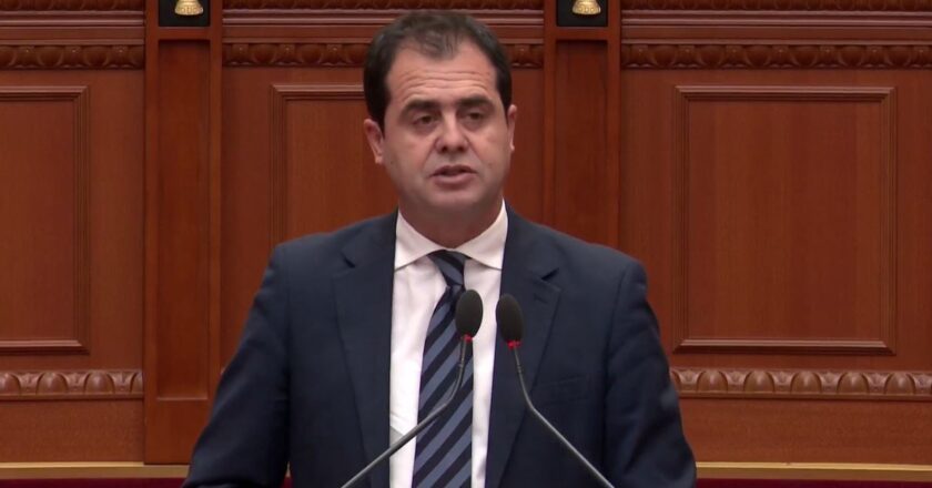 Kërkesa e SPAK për arrestimin e Ballukut, Bylykbashi lexon raportin e opozitës: Deputetët të votojnë pro