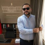 PERDE PËR ZYRËN, NDËRSA MILIONAT PËR MBROJTJEN NËN LUPË/ Tenderi i parë i Ermal Nufit ngre pikëpyetje për prioritetet