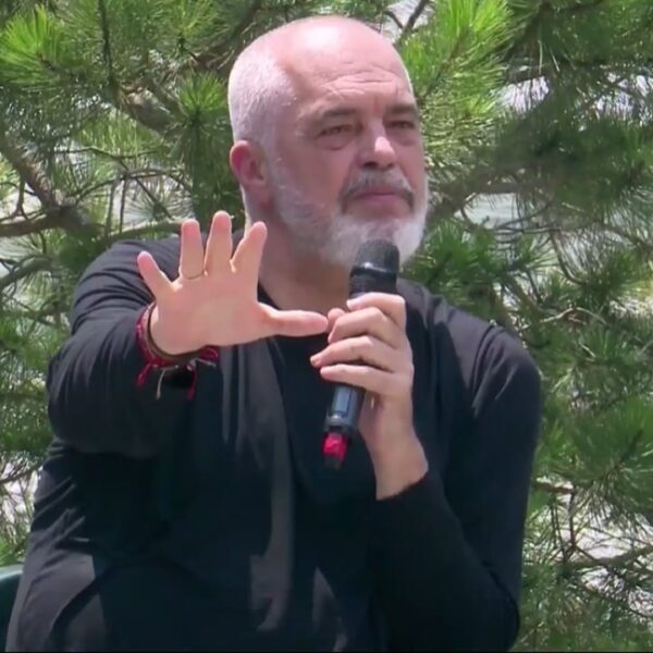 Ka ndonjë që shan këtu? Se na marrin mësysh pastaj”/ Banori i Thethit: Jam zhytur me 100 milionë lekë gjobë dhe kredi. Rama: Ti ke bërë gabim, por…